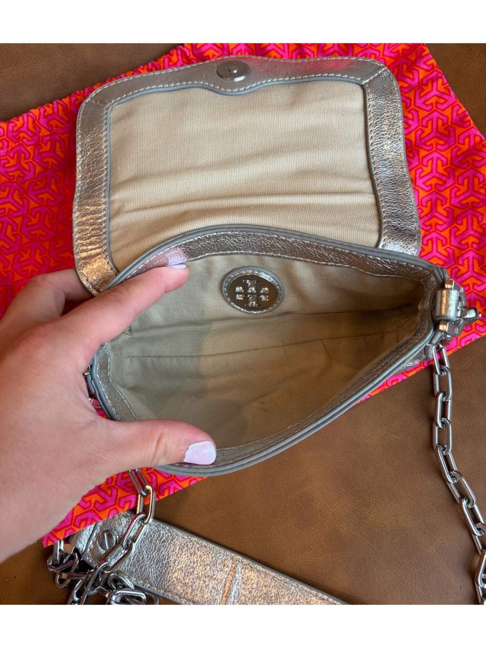 Tory Burch Reva Silver Metallic Leather Chain Crossbody Bag Clutch & Dustbag - Picture 5 of 11